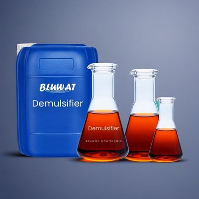 comprar Demulsificante para limpieza de aceite lubricante de maquinaria industrial con 99% de contenido efectivo y valor de pH 2-4 para tratamiento de aguas residuales fabricación en línea